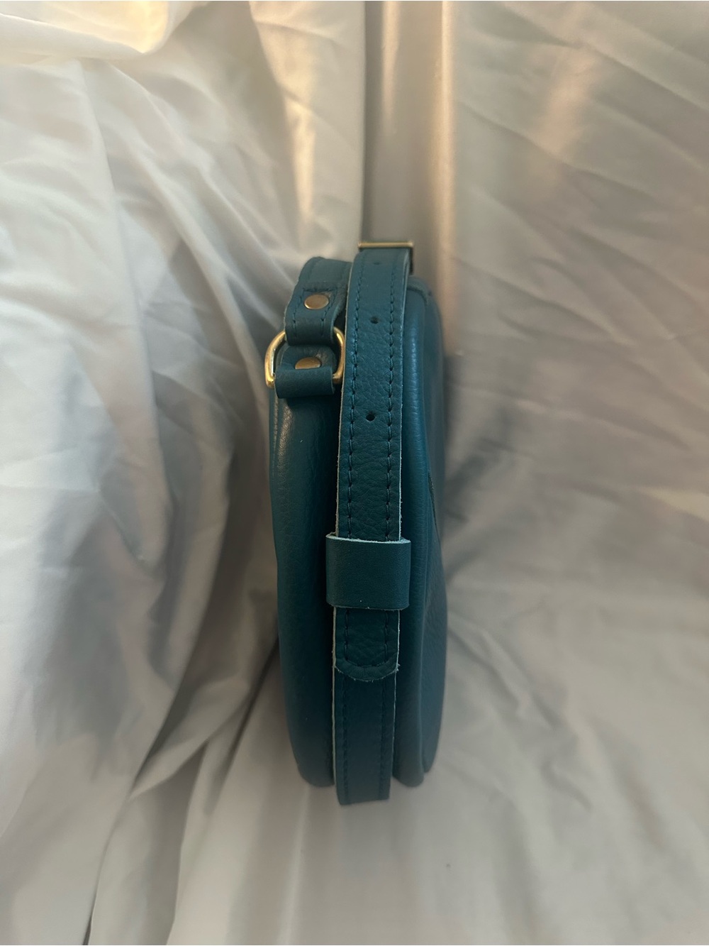 NEW never used. Portland Leather large circle leather crossbody bag. - Picture 4 of 7